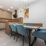 Zana Apartment *