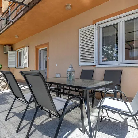 Apartment Zana *